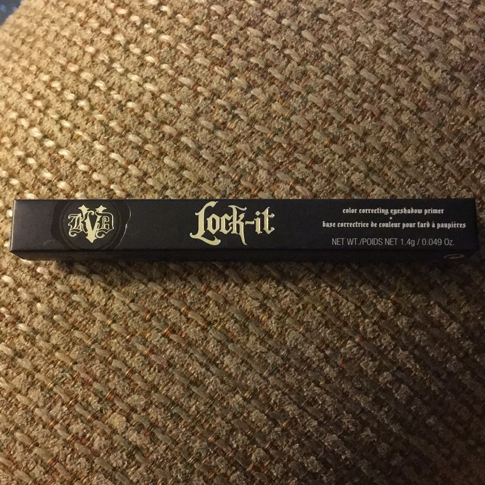 Lock it color correcting eyeshadow primer DEEP